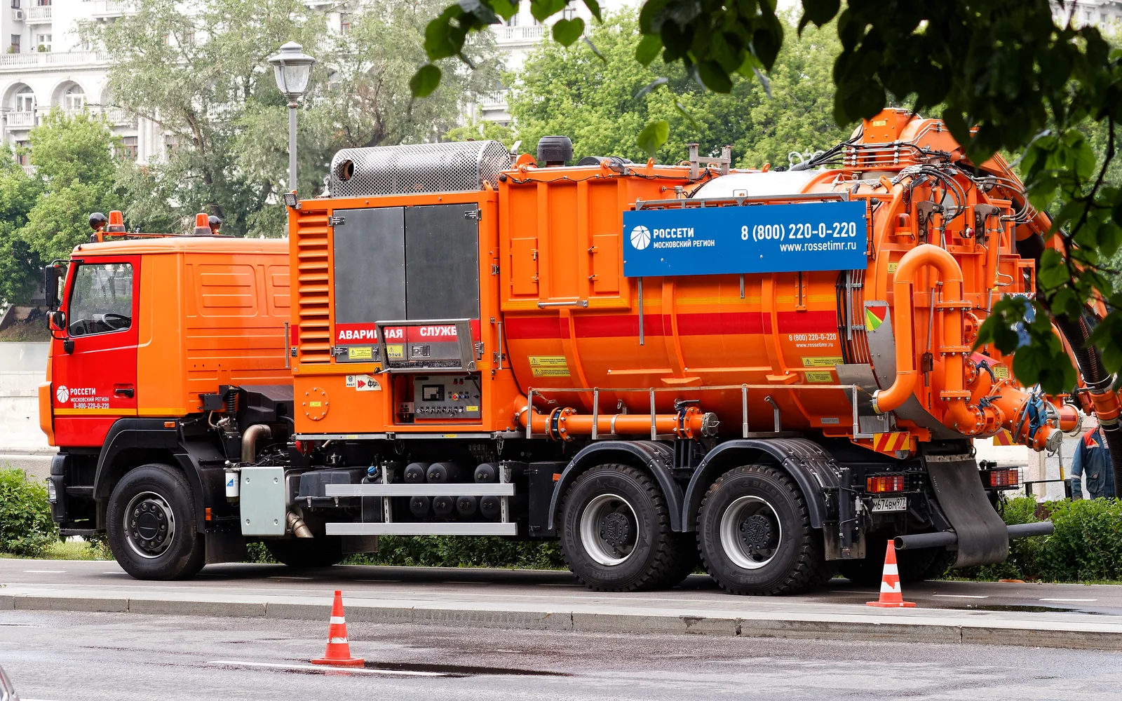 Municipal vacuum and sewer service truck